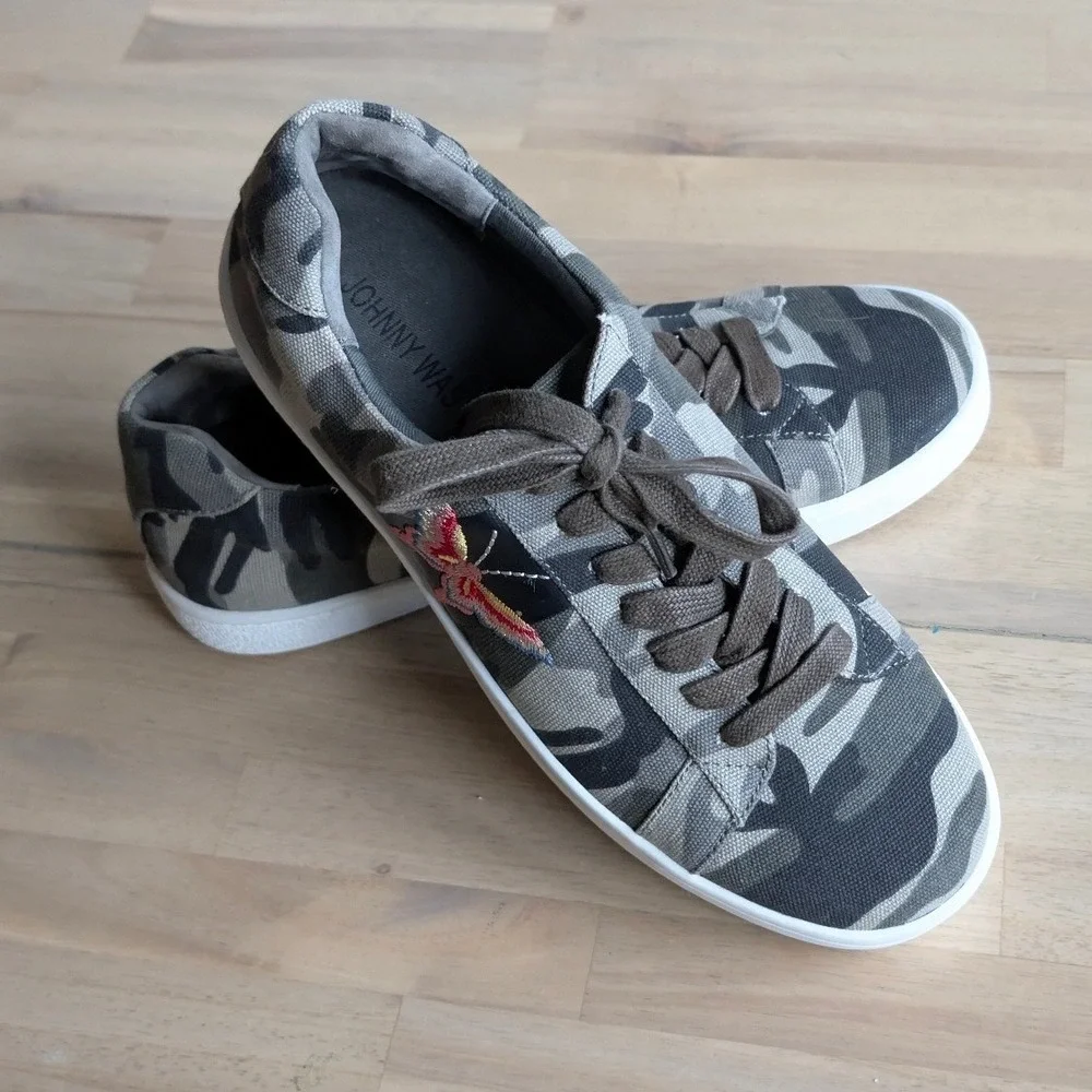 Johnny Was Camouflage Butterfly Sneakers Women Size 8 Casual Fashion
